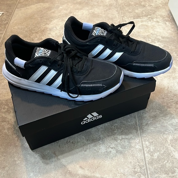 Adidas Womens Retrorun Running shoe, black/white/violet tone with zebra accents - Picture 1 of 7